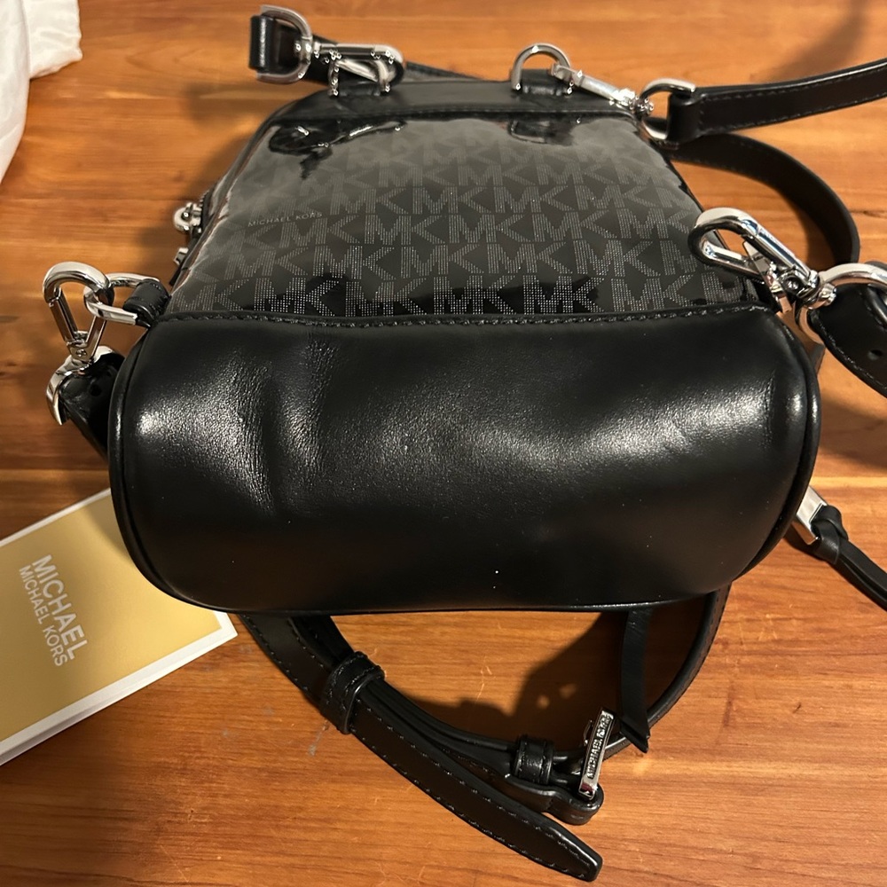 Michael kors small backpack purse - Picture 2 of 8